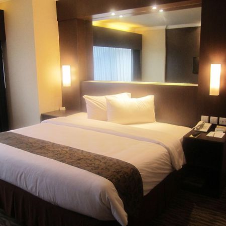 Hotel Polonia Medan Managed By Topotels Bagian luar foto
